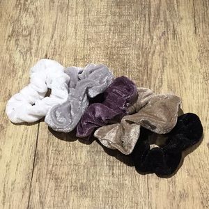 💖 Gray velvet handmade scrunchies